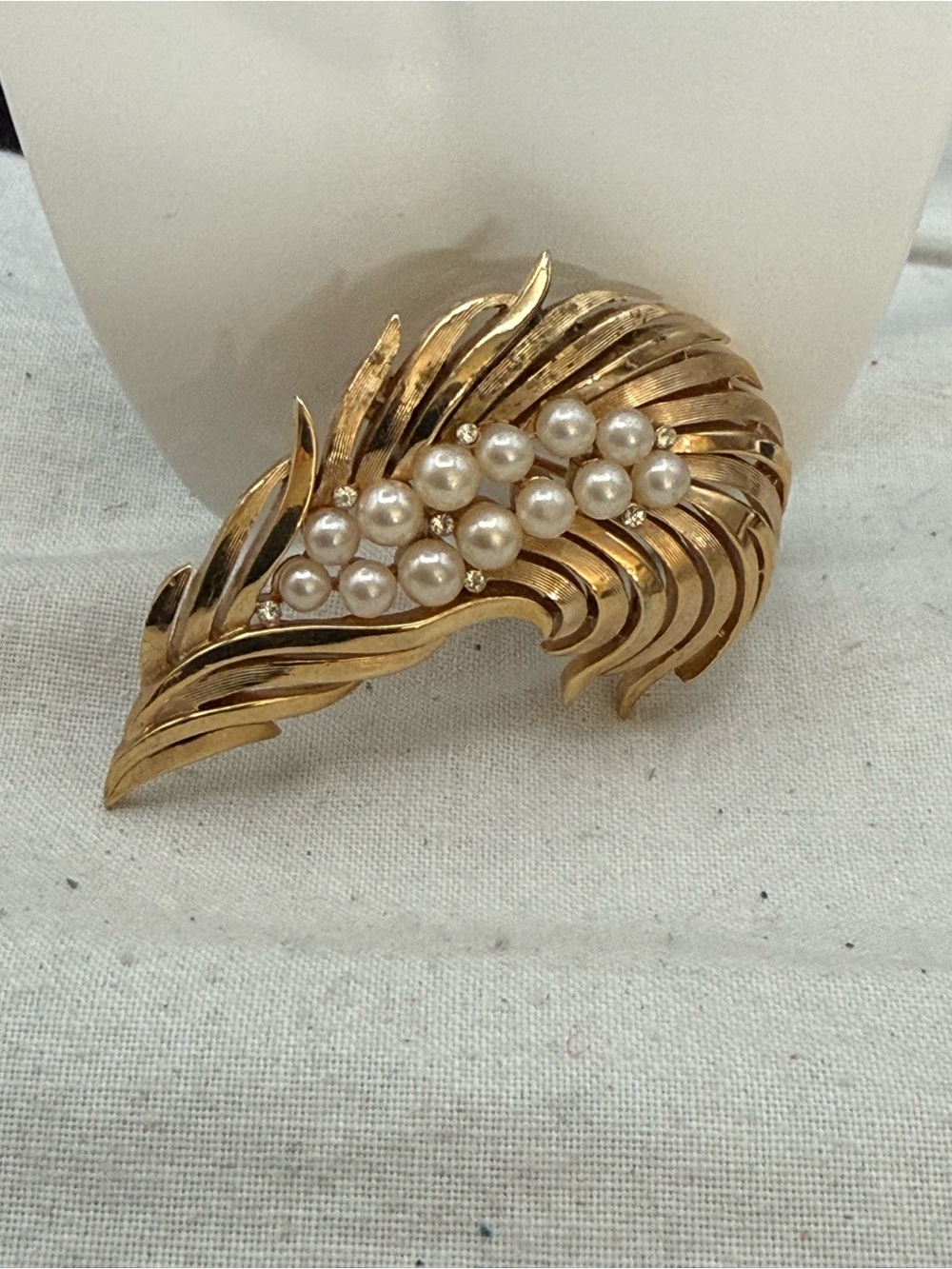 VTG Alfred Philippe Crown TRIFARI Gold Pearl Rhinestone LG Feather Plume Brooch